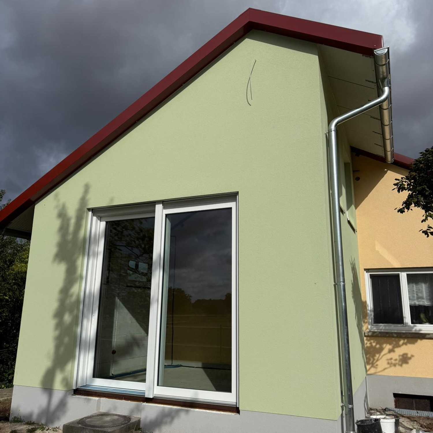 Fassadensanierung mit Farbakzent