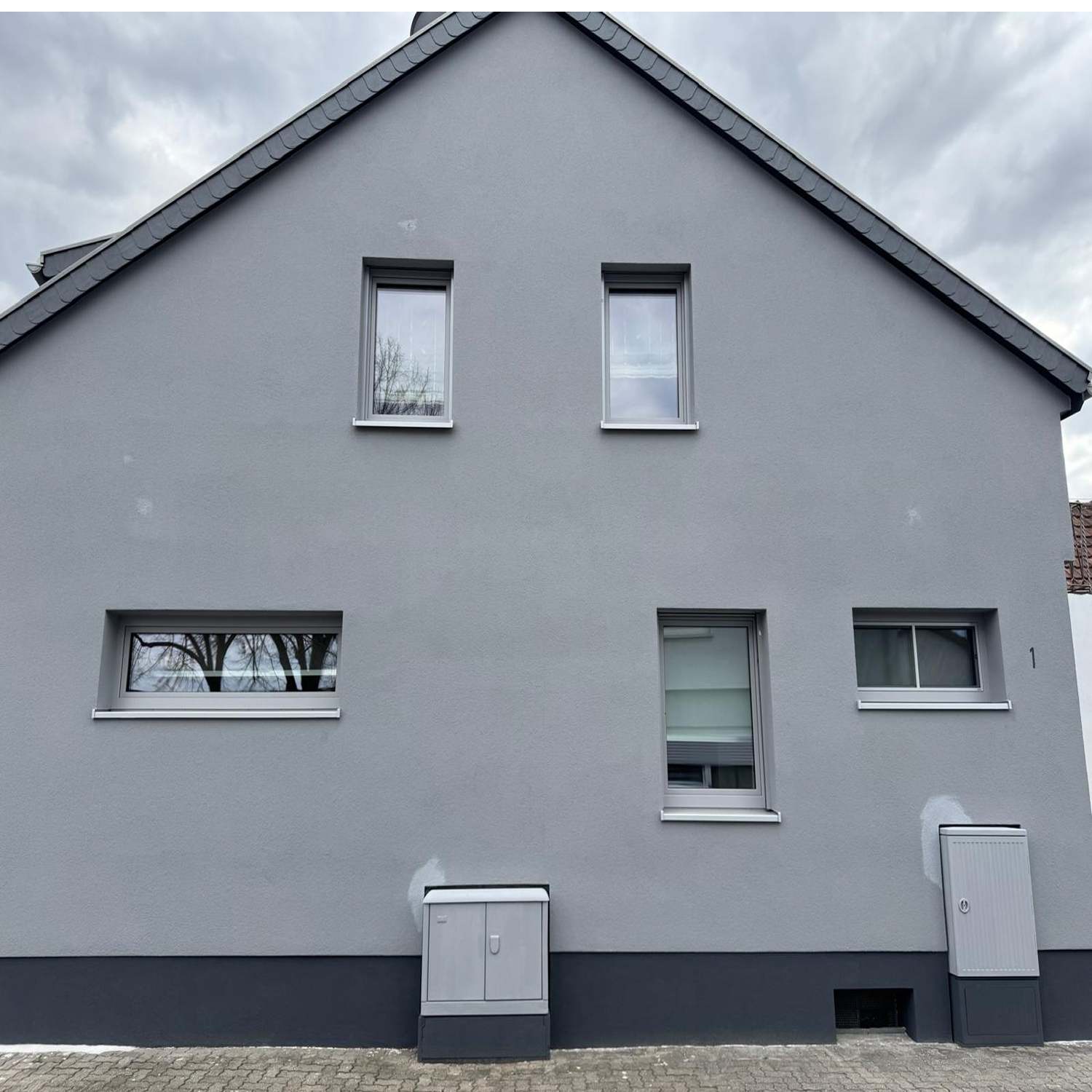 Glatter Putz mit grauem Finish